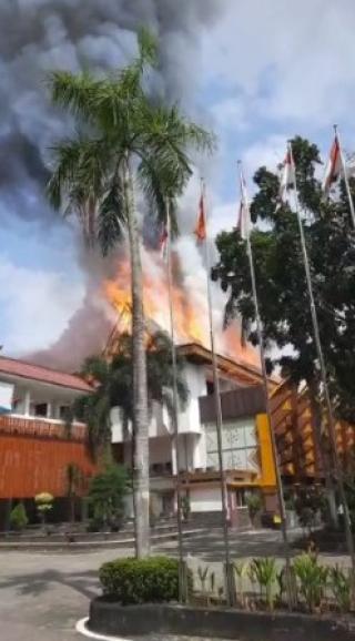 Berita duka, Mal Pelayanan Publik Kota Pekanbaru terbakar hebat, belum ditemukan Penyebabnya